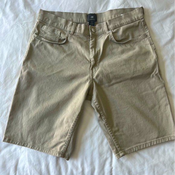 H&M: Shorts - Picture 1 of 4